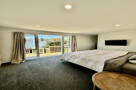 Photo of property in 8 John Dee Crescent, Red Beach, 0932