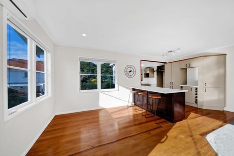 Photo of property in 1 Williams Avenue, Hawera, 4610