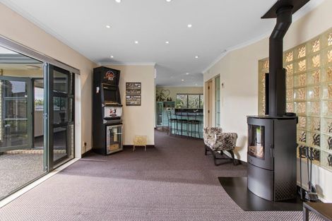 Photo of property in 22 Kinross Drive, Merrilands, New Plymouth, 4312