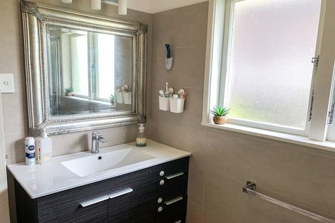 Photo of property in 44 Rimutaka Place, Titirangi, Auckland, 0604