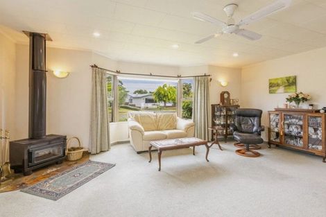 Photo of property in 9 Deakin Place, Clive, 4102