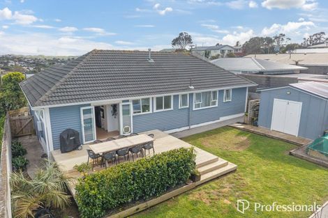 Photo of property in 19 Turville Crescent, Newlands, Wellington, 6037