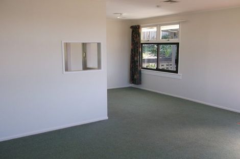 Photo of property in 1/15 Tavern Road, Silverdale, 0932