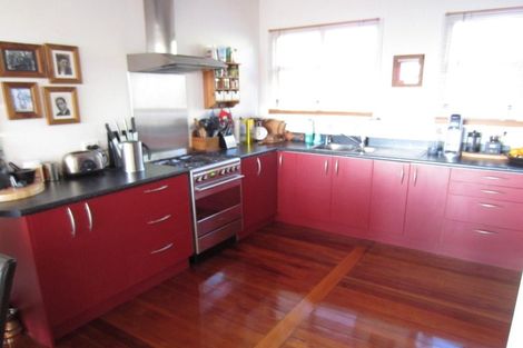 Photo of property in 18 Earls Road, Saint Clair, Dunedin, 9012