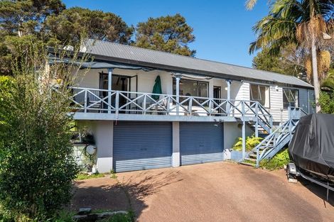 Photo of property in 14 Emery Grove, Bayview, Auckland, 0629
