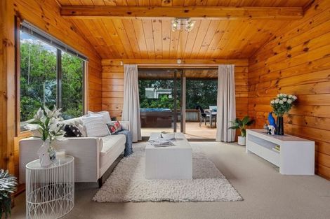 Photo of property in 156 Oaktree Avenue, Browns Bay, Auckland, 0630