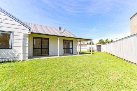 Photo of property in 75 Hillcrest Drive, Kelvin Grove, Palmerston North, 4414