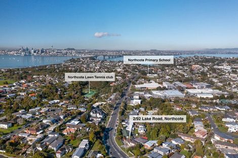 Photo of property in 1/92 Lake Road, Northcote, Auckland, 0627
