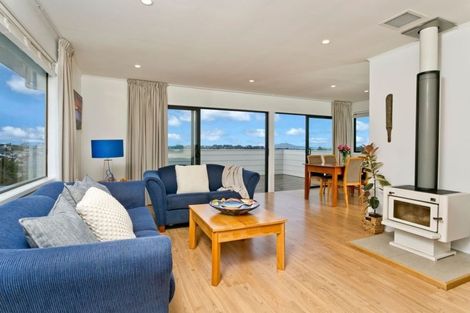 Photo of property in 59a Sunset Road, Totara Vale, Auckland, 0632