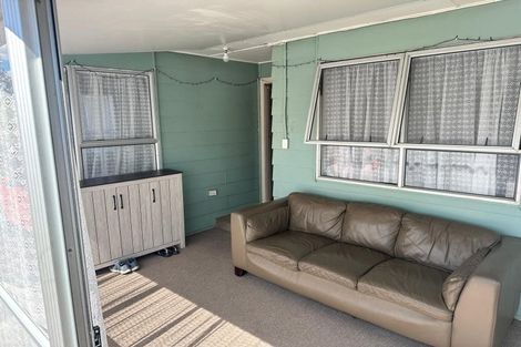 Photo of property in 136 Mahia Road, Wattle Downs, Auckland, 2103