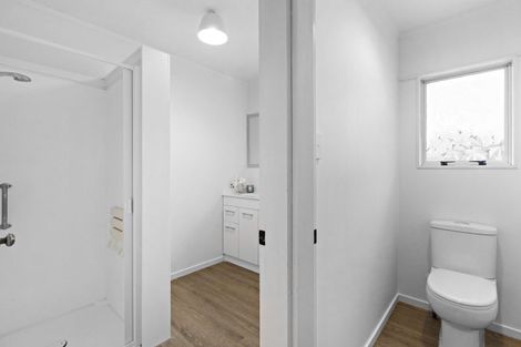 Photo of property in 142a Newlands Road, Newlands, Wellington, 6037