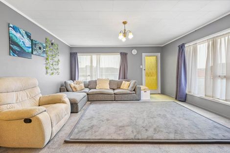 Photo of property in 2/39 Blacklock Avenue, Henderson, Auckland, 0612
