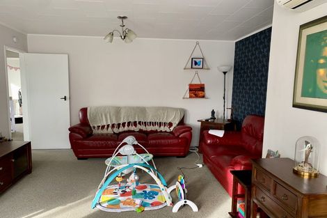 Photo of property in 50b Hartford Crescent, Totara Park, Upper Hutt, 5018