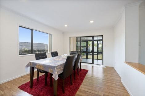 Photo of property in 15 Lake Panorama Drive, Henderson, Auckland, 0612