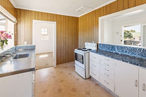 Photo of property in 1 Manuka Street, Castlecliff, Whanganui, 4501