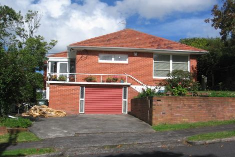 Photo of property in 1 Roland Hill, Glen Eden, Auckland, 0602