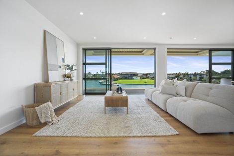 Photo of property in 21 Fred Carr Place, One Tree Point, 0118