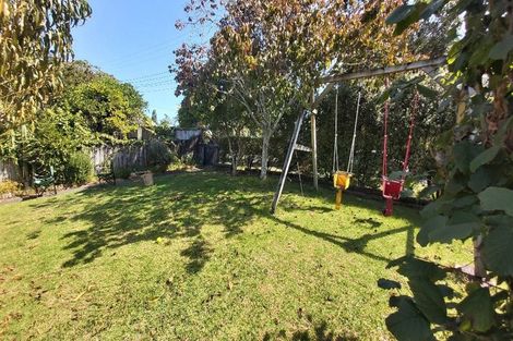Photo of property in 35 Queen Mary Avenue, New Lynn, Auckland, 0600