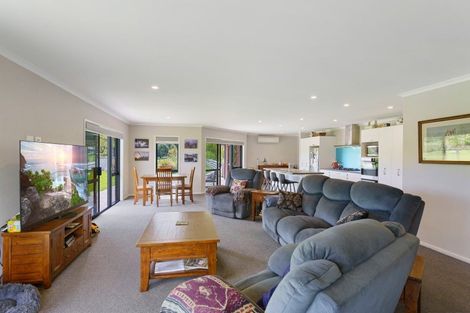 Photo of property in 40 Kristin Place, Manakau, Levin, 5573