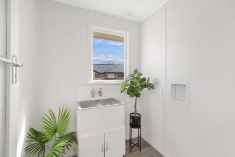 Photo of property in 27 Freyberg Street, Levin, 5510