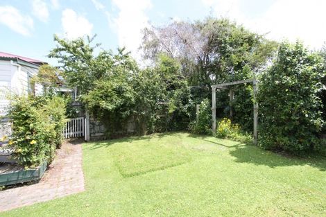 Photo of property in 2 Cambridge Street, Pahiatua, 4910