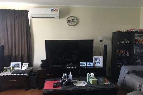 Photo of property in 1 Caen Road, Panmure, Auckland, 1072