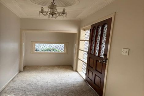 Photo of property in 465 Glenfield Road, Glenfield, Auckland, 0629