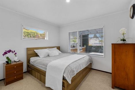 Photo of property in 300 Wairau Road, Glenfield, Auckland, 0629