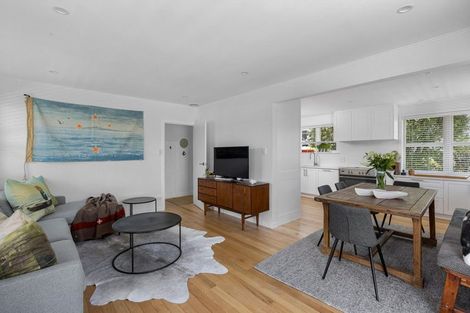 Photo of property in 121 Taikata Road, Te Atatu Peninsula, Auckland, 0610