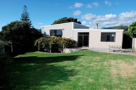 Photo of property in 51 William Street, Waikanae Beach, Waikanae, 5036
