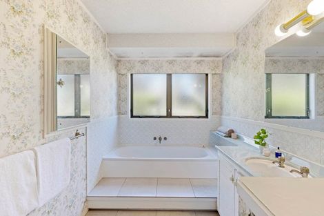 Photo of property in 2/27 Derrimore Heights, Clover Park, Auckland, 2019