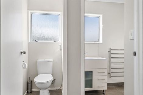 Photo of property in 3/41 Elizabeth Drive, West Harbour, Auckland, 0618