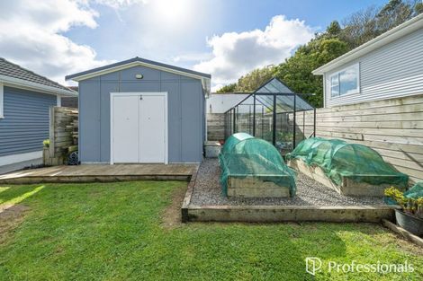 Photo of property in 19 Turville Crescent, Newlands, Wellington, 6037