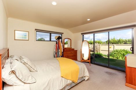 Photo of property in 1 Rotokare Crescent, Whalers Gate, New Plymouth, 4310