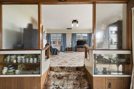 Photo of property in 84 Royal View Road, Te Atatu South, Auckland, 0610