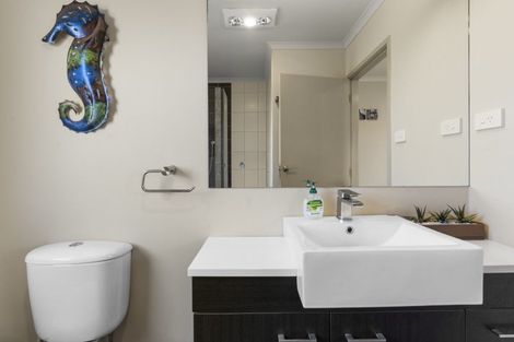 Photo of property in 68 Sixth Avenue, Urenui, 4377