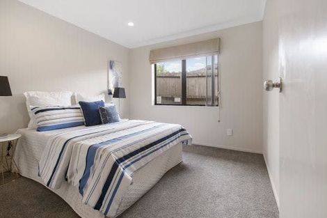 Photo of property in 8 Carisbrook Crescent, Papakura, 2110