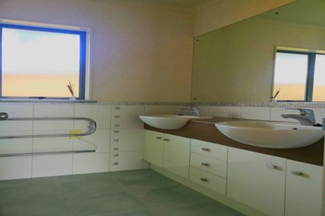 Photo of property in 12 Pennygale Close, Flat Bush, Auckland, 2016