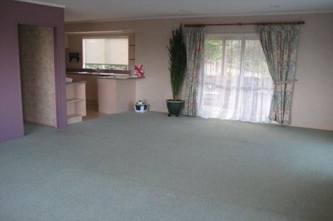 Photo of property in 16 Garcia Place, West Harbour, Auckland, 0618