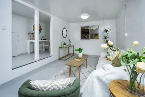 Photo of property in 43 Valley View Road, Glenfield, Auckland, 0629