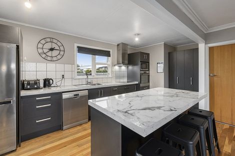 Photo of property in 41 Karaka Crescent, Levin, 5510