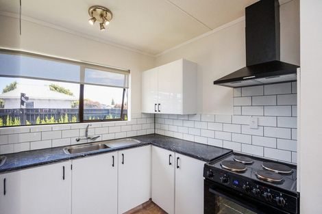 Photo of property in 35 Acacia Street, Kelvin Grove, Palmerston North, 4414