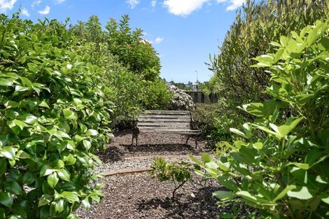 Photo of property in 4 Caversham Drive, Torbay, Auckland, 0630