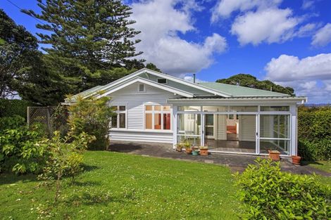 Photo of property in 118 Queen Street, Northcote Point, Auckland, 0627