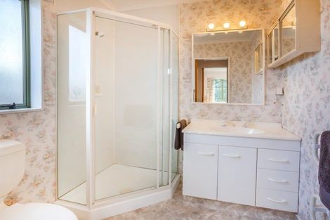 Photo of property in 80a Oxford Street, Tawa, Wellington, 5028