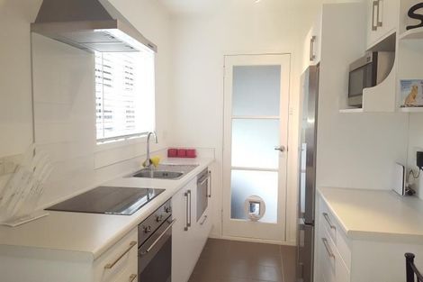 Photo of property in 1/8 Waikaremoana Place, Pakuranga Heights, Auckland, 2010