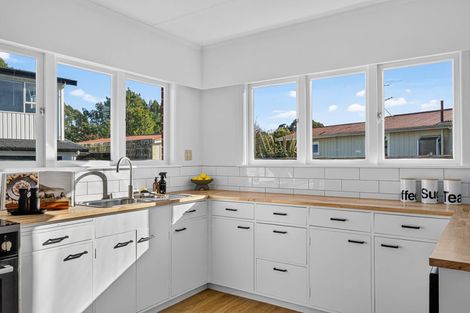 Photo of property in 17 Philip Street, Carterton, 5713