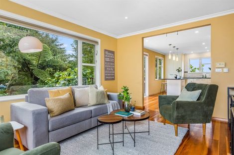 Photo of property in 60 Taylor Terrace, Tawa, Wellington, 5028