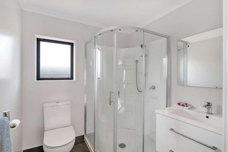 Photo of property in 13 Olney Court, One Tree Point, 0118