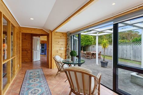 Photo of property in 16 Alexander Street, Waikanae, 5036